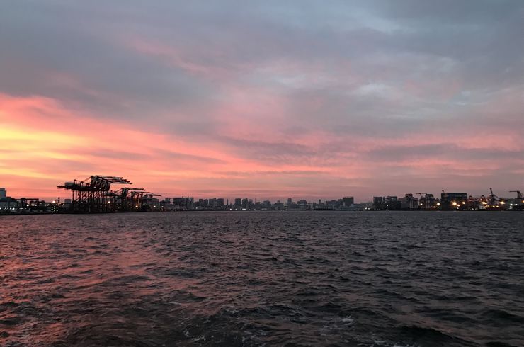 東京湾