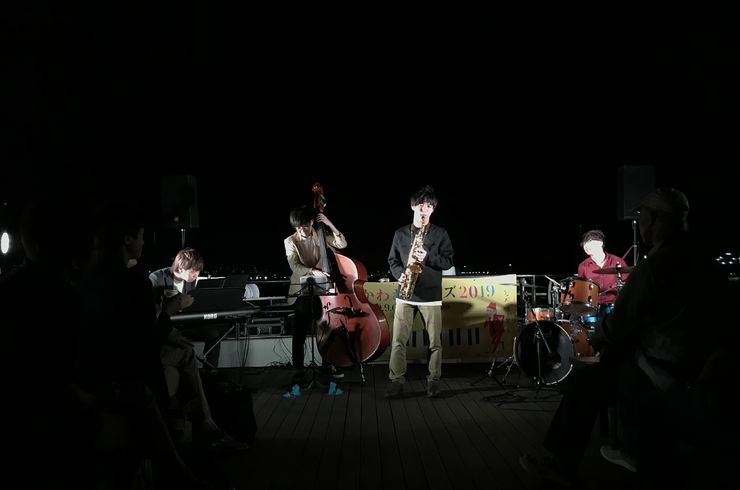 横浜港