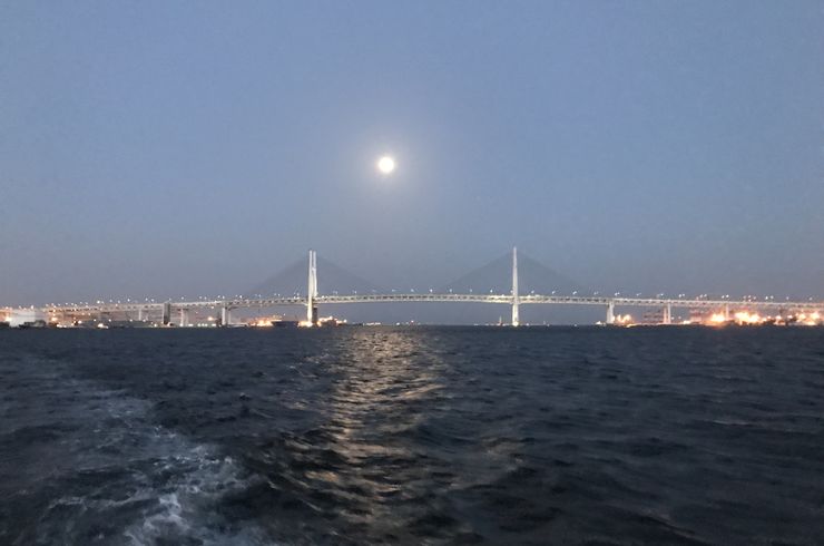 横浜港