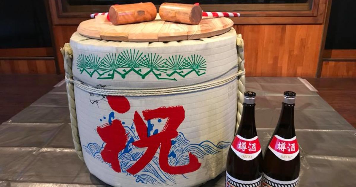 今日は樽酒を入れました