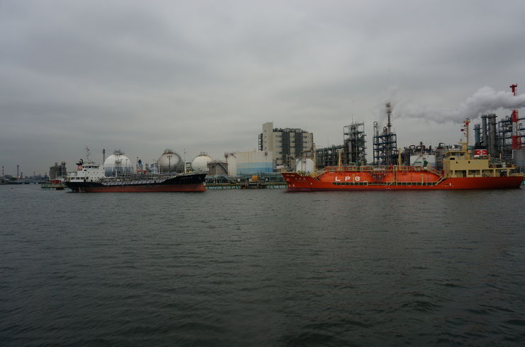 様々な船舶が間近に見られます☆