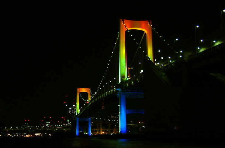 スペシャルカラーのレインボーブリッジ