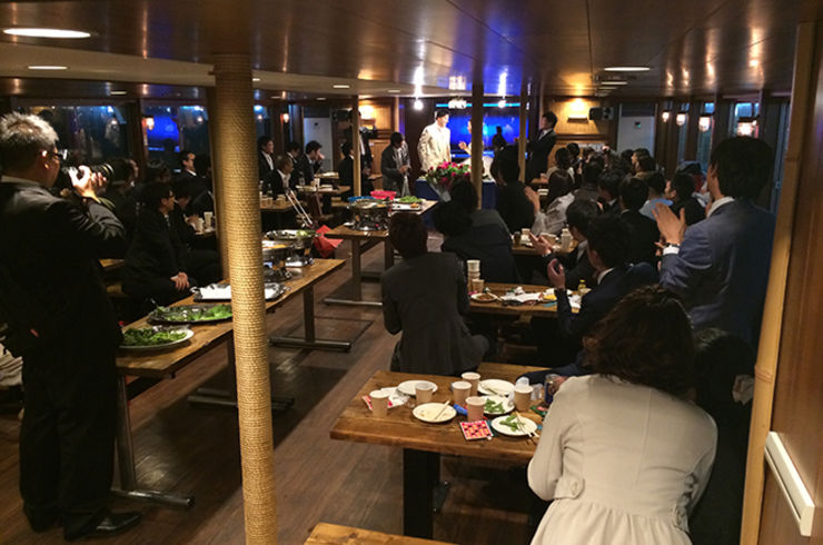 大盛り上がりのパーティー風景